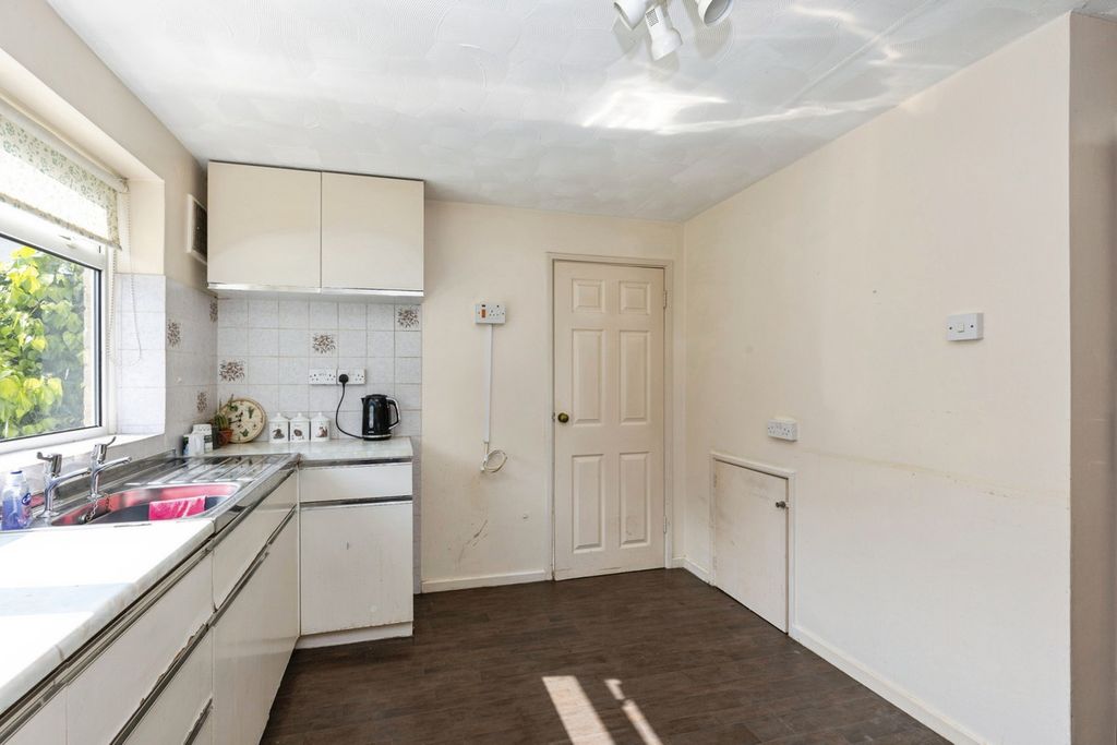 Property photo 2 of 24