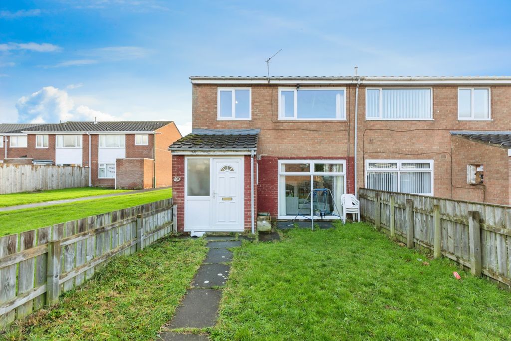 Property photo 1 of 15 Front Garden