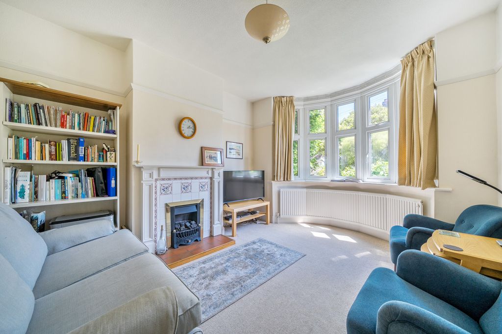 Property photo 2 of 27 1467662-13-6A16ee...