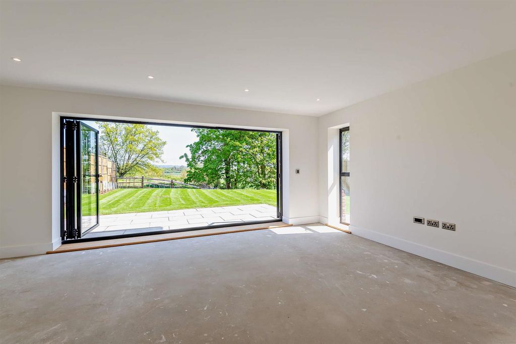 Property photo 3 of 22 8645362-Interior10-800.Jpg