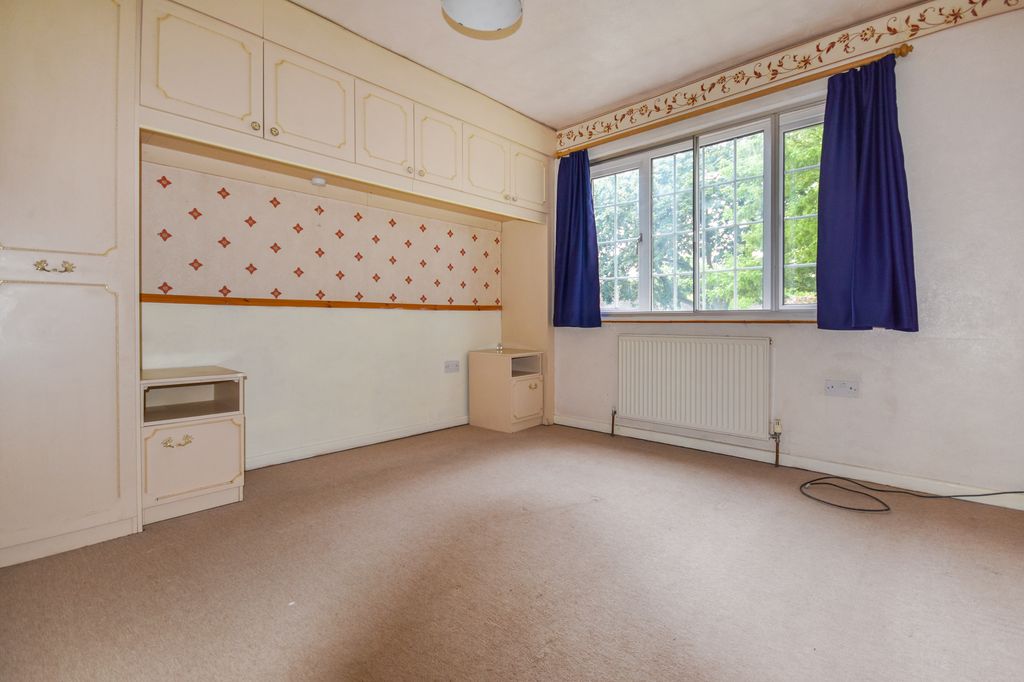 Property photo 3 of 11 Photo 02