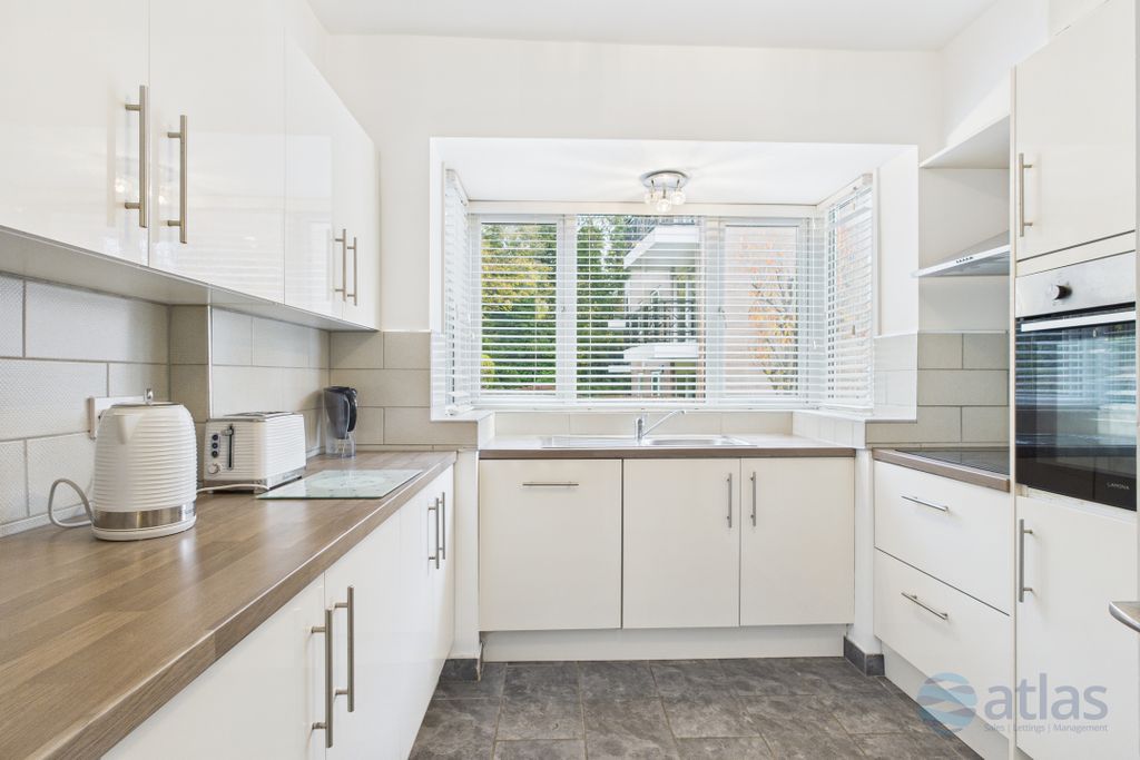 Property photo 3 of 15 Kitchen