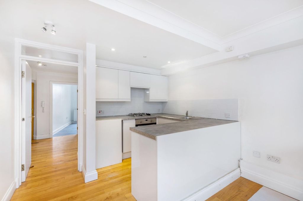 Property photo 2 of 9 Picture No. 13