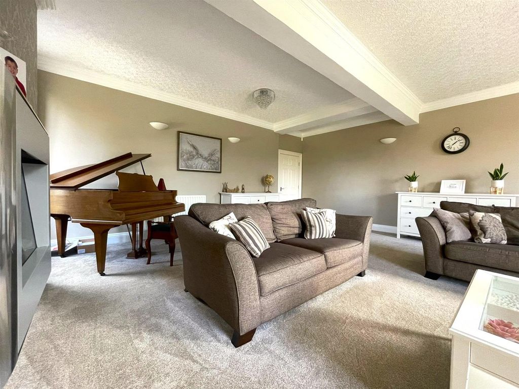 Property photo 2 of 43 Lounge (1st Floor)