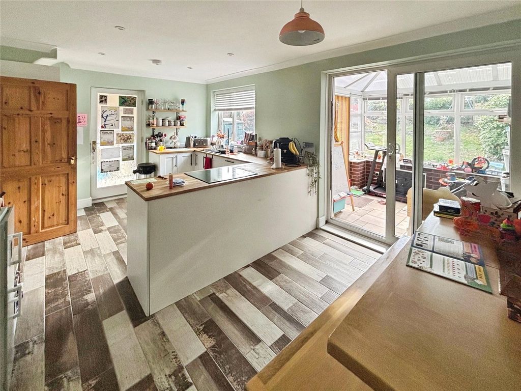 Property photo 3 of 17 Breakfast Kitchen