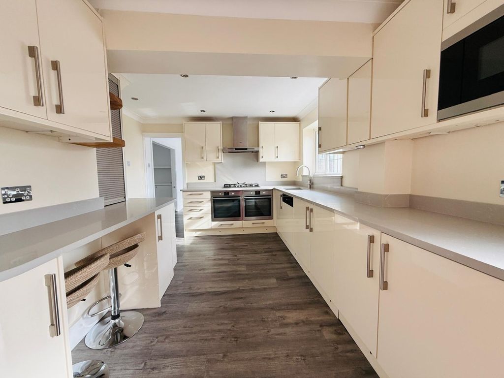 Property photo 2 of 16 4144035