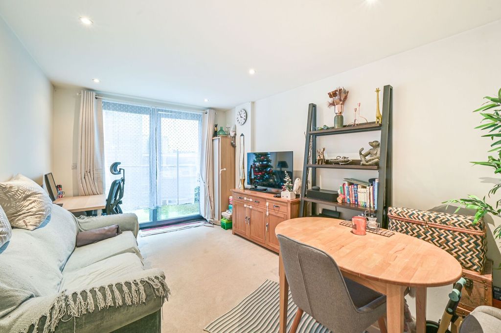 Property photo 2 of 6