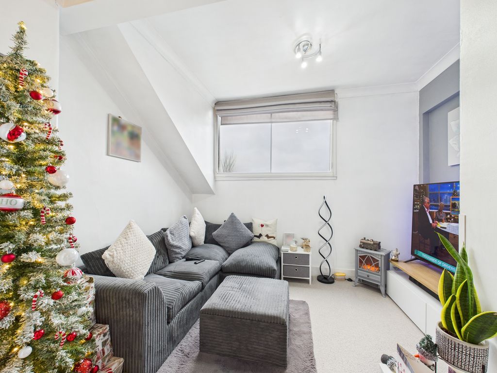 Property photo 2 of 5 Lounge