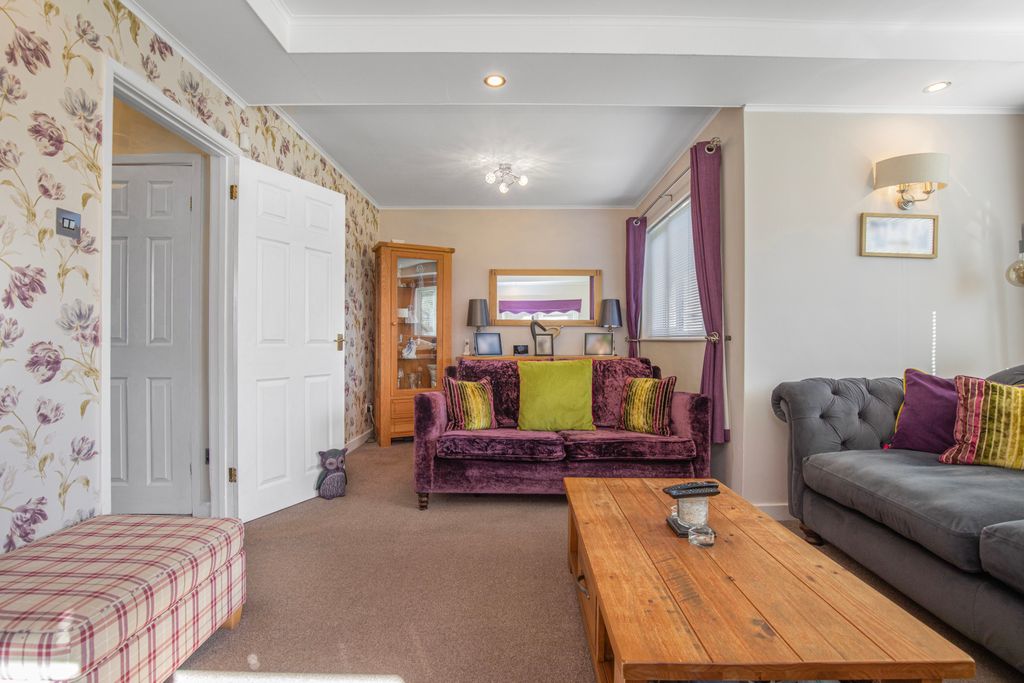 Property photo 3 of 20