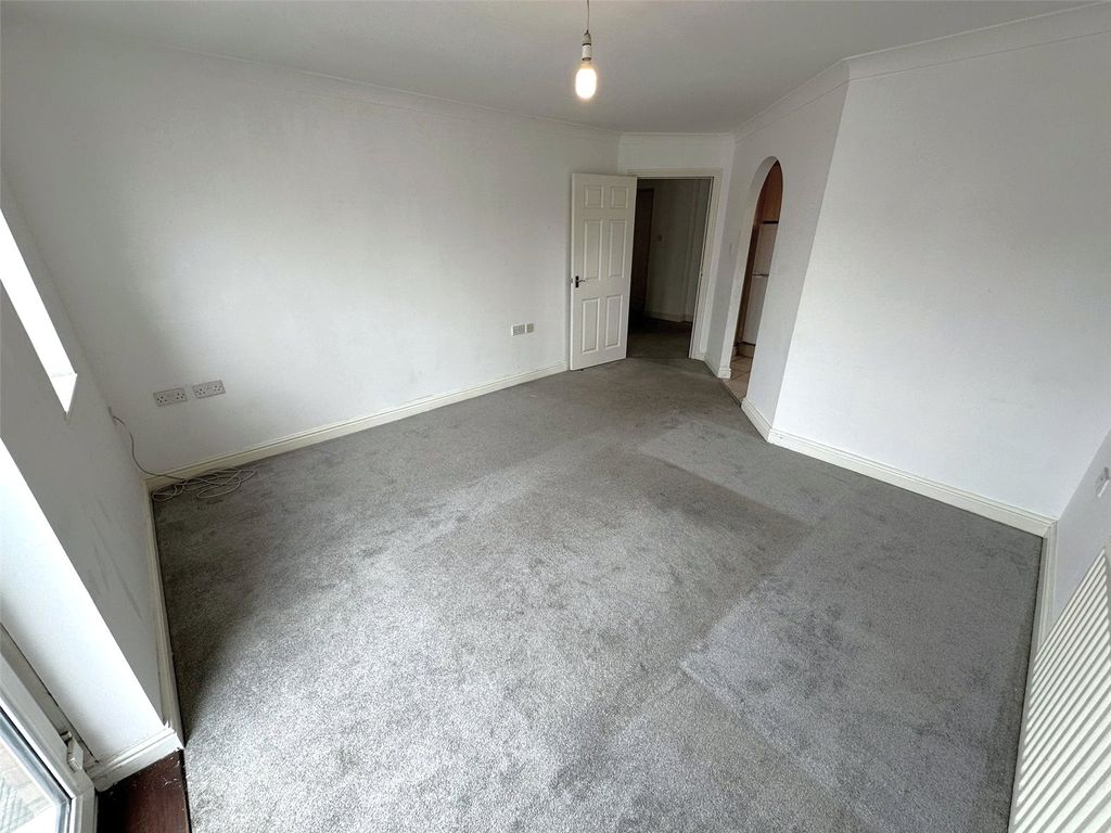 Property photo 2 of 8 Lounge