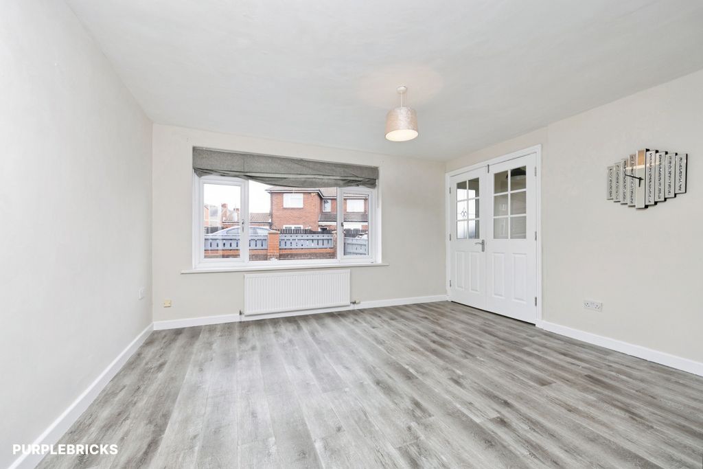 Property photo 2 of 28
