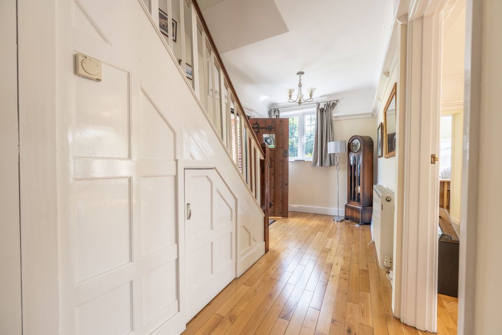 Property photo 3 of 34