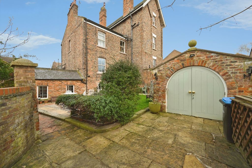 Property photo 1 of 24 Pbox-Img.Jpg