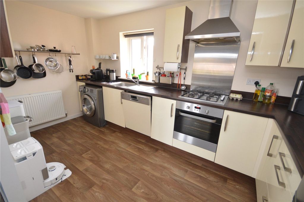Property photo 2 of 7 Kitchen