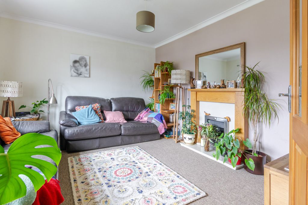 Property photo 2 of 28 Living 1