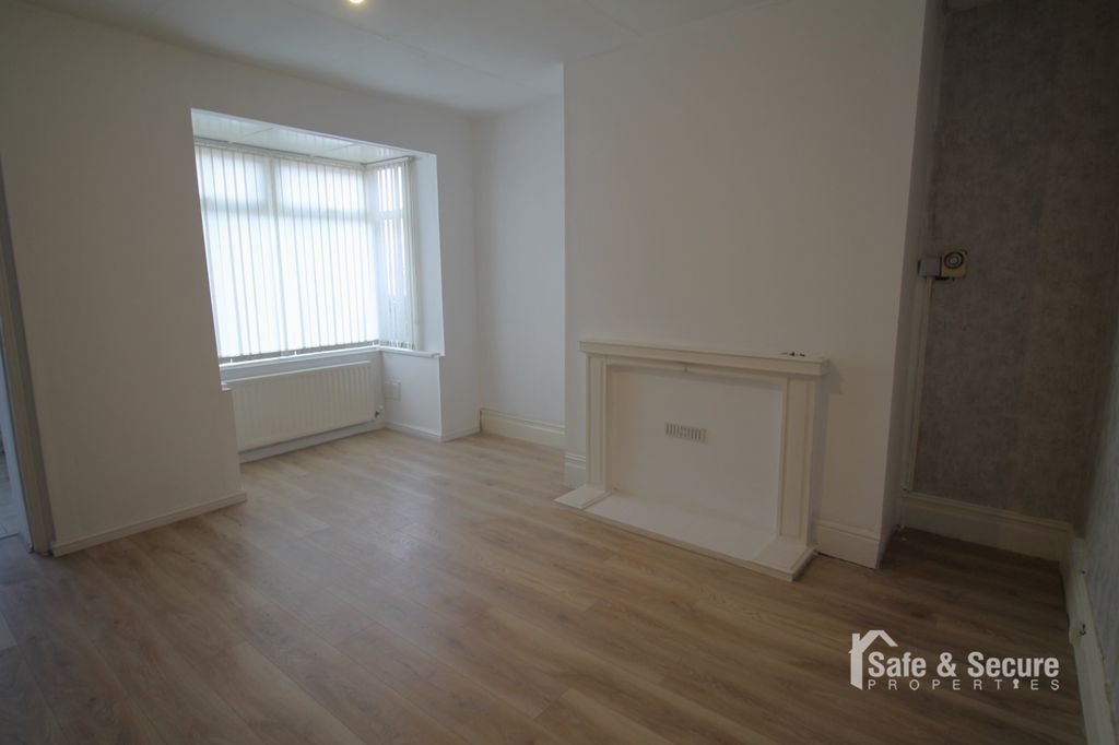 Property photo 3 of 9 Dining Room