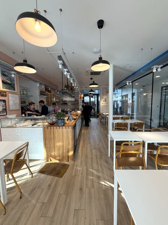 Property photo 1 of 8 Photo 6