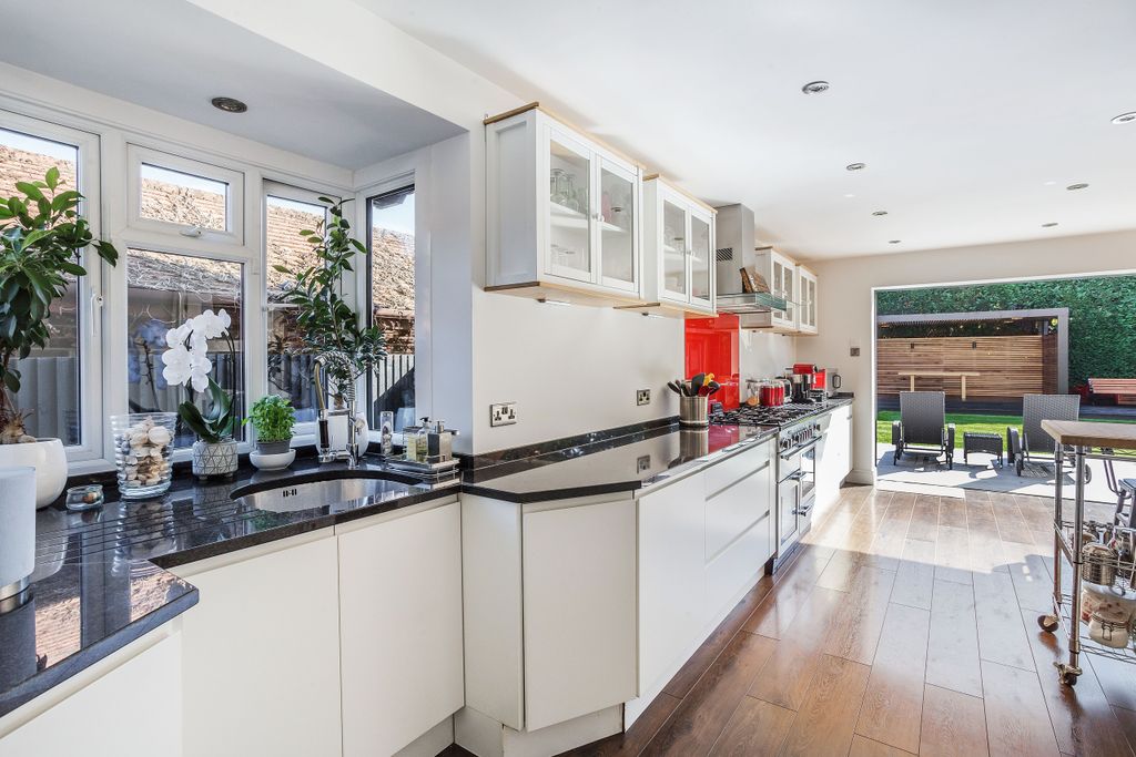 Property photo 3 of 37 3