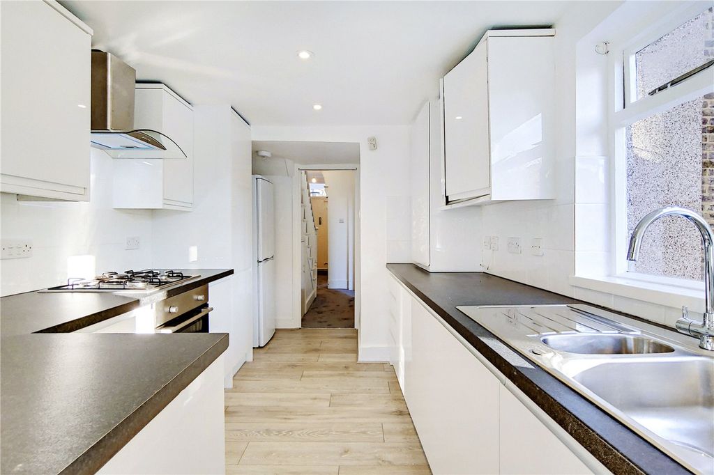 Property photo 3 of 11 Picture No. 12