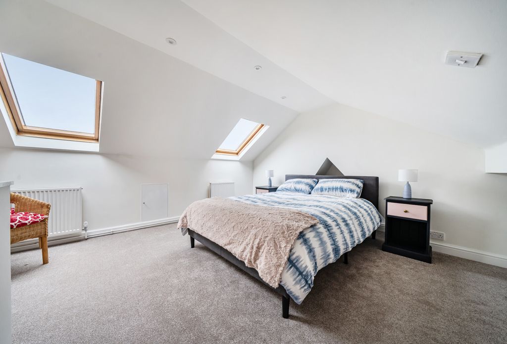 Property photo 3 of 12 1446495-10-69E09E...