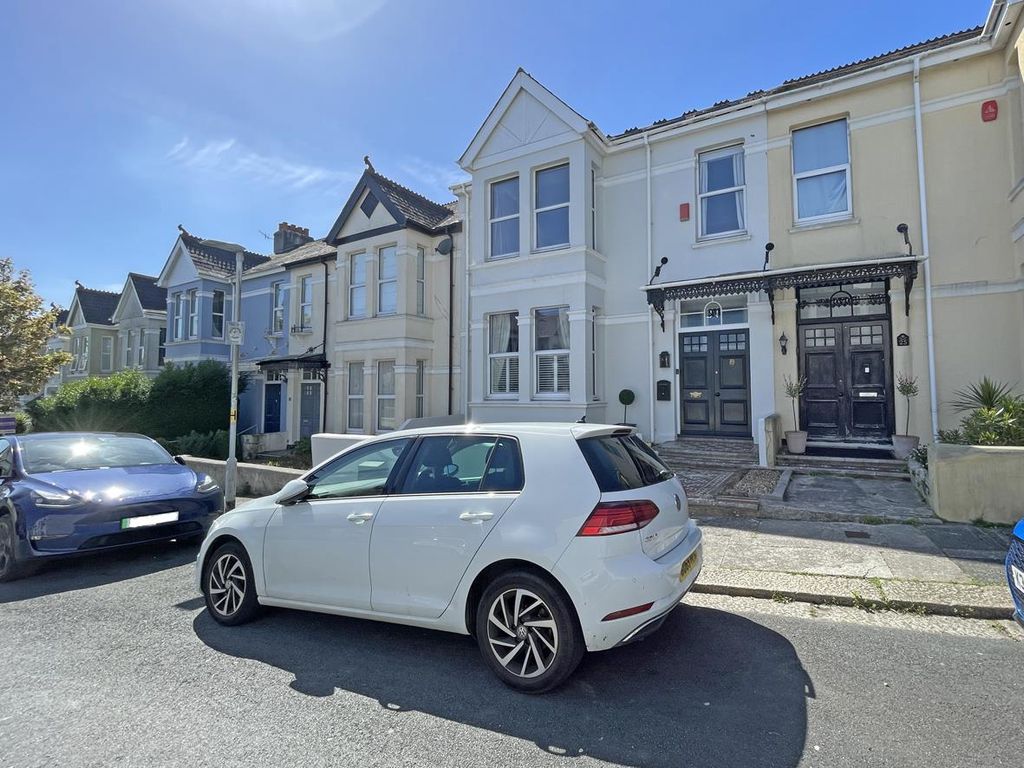 Property photo 1 of 30 Elphinstone Road 24 - New Front.Jpg