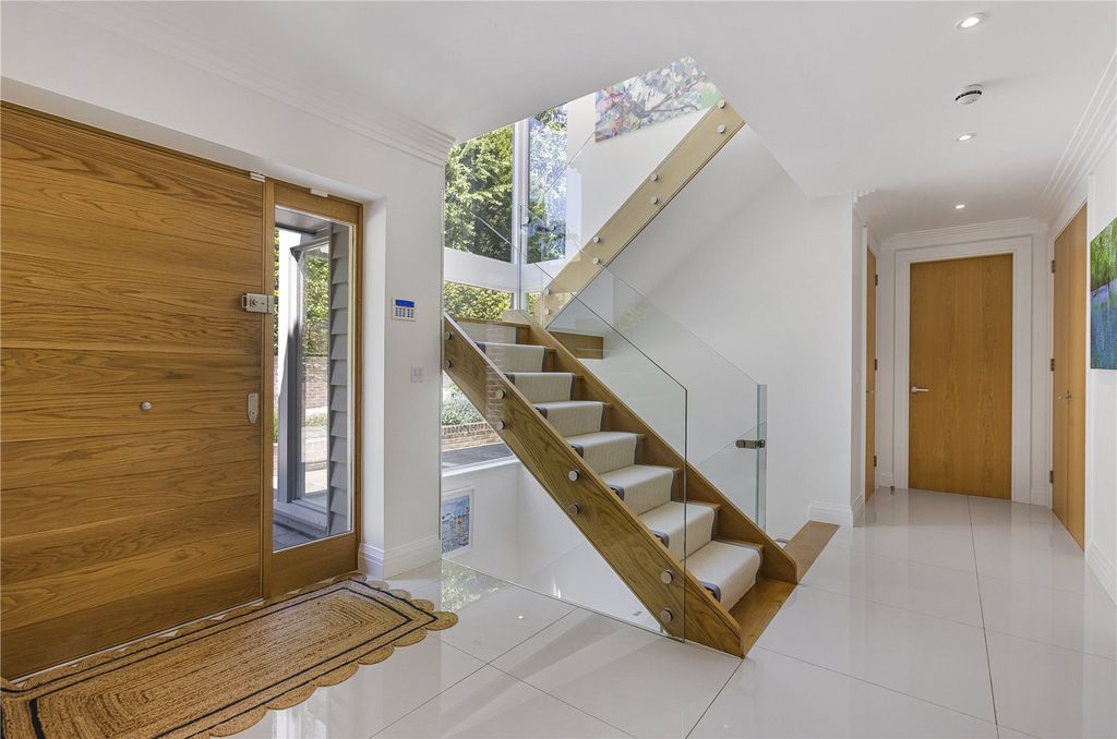 Property photo 3 of 34 Picture No. 23