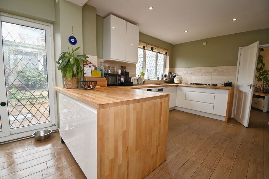 Property photo 3 of 19