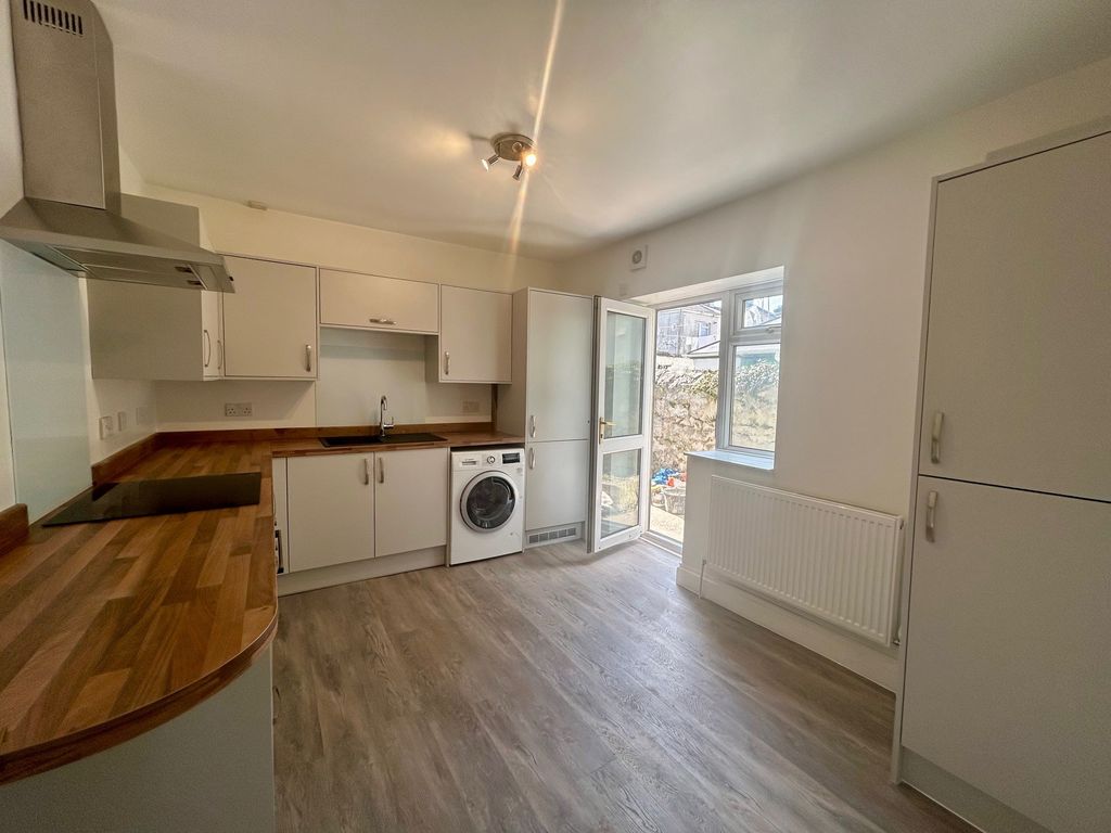 Property photo 3 of 16 Image