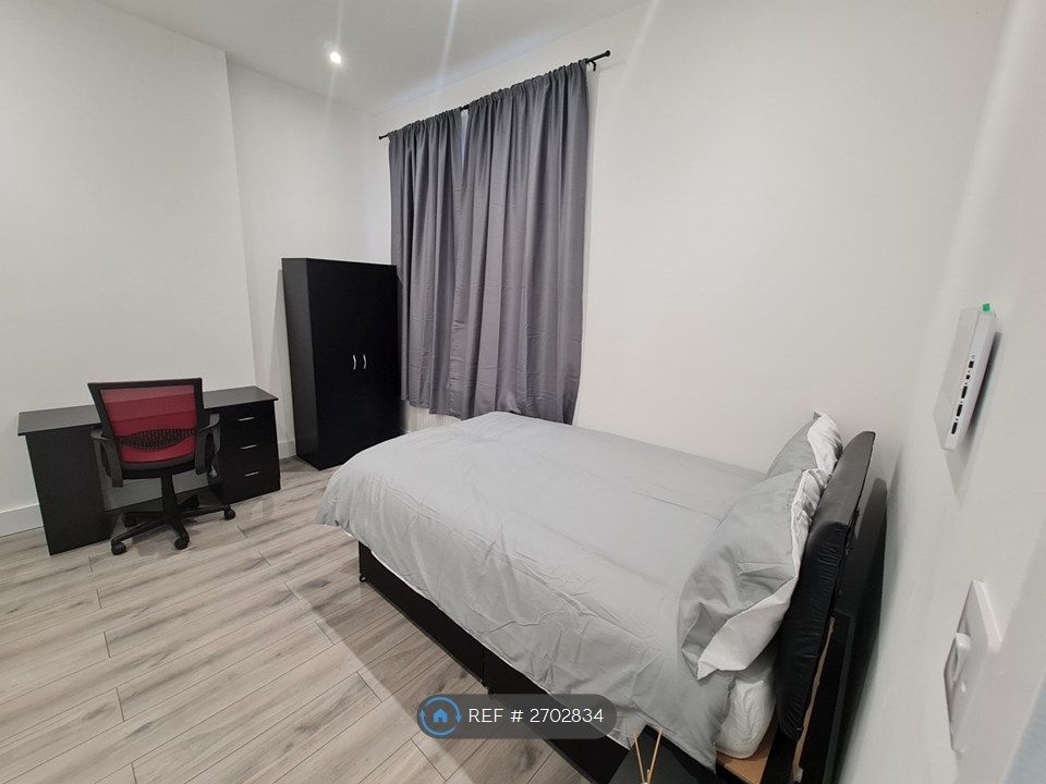 Property photo 2 of 27