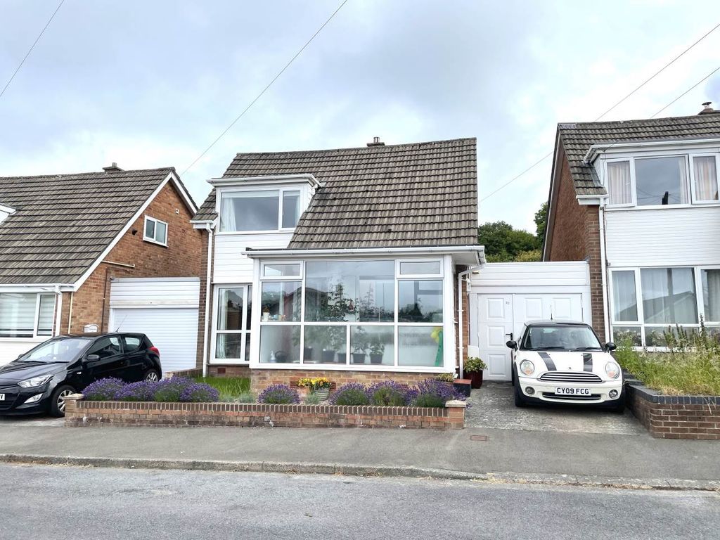 Property photo 1 of 17 32 Maeshendre
