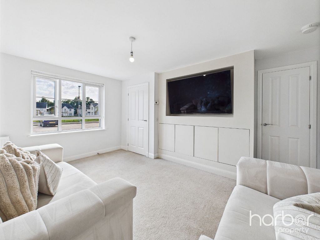 Property photo 2 of 18 4374515