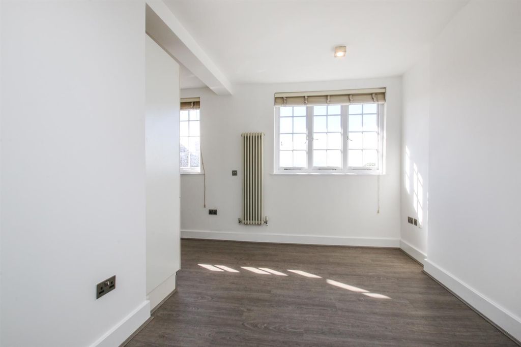 Property photo 3 of 7 3