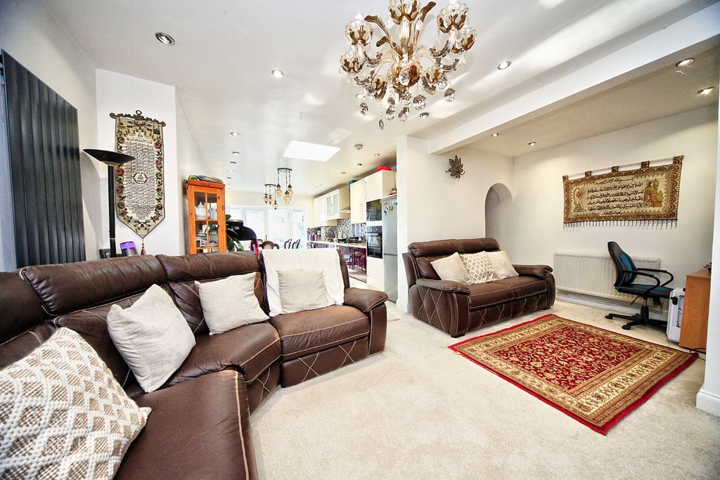 Property photo 2 of 17 3717342