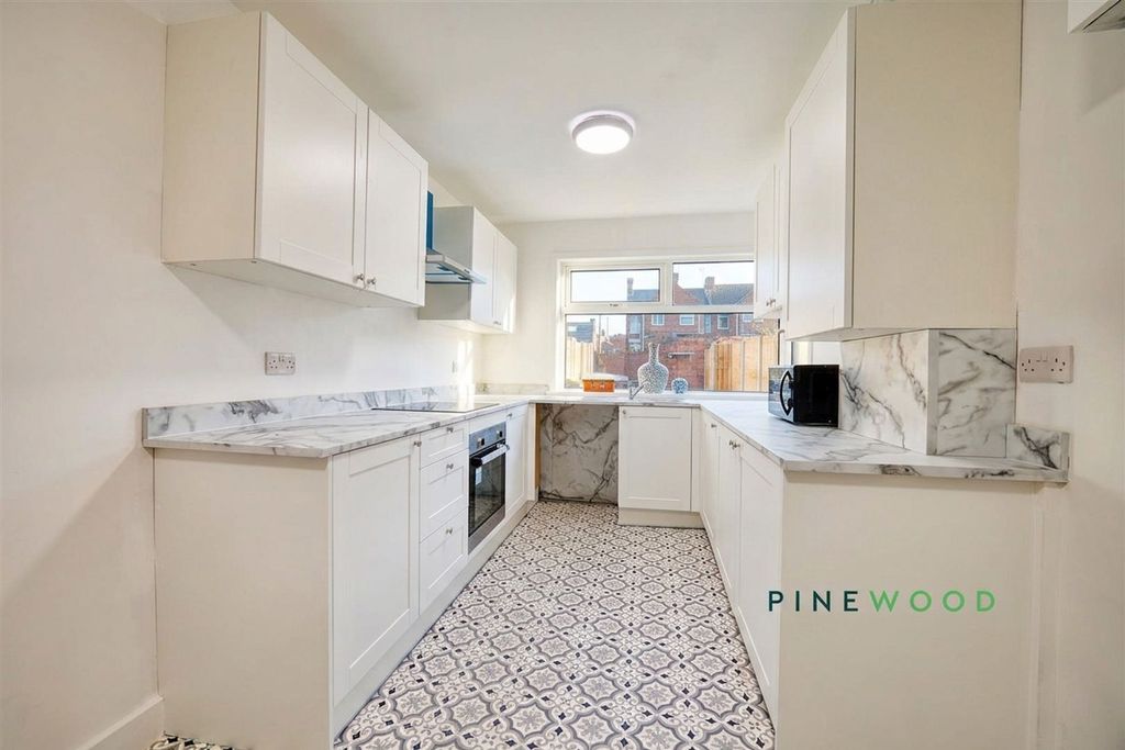 Property photo 2 of 19 Kitchen / Diner