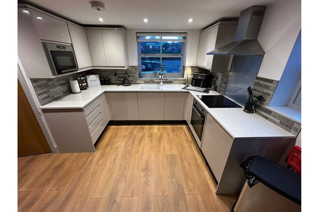 Property photo 3 of 18 Kitchen