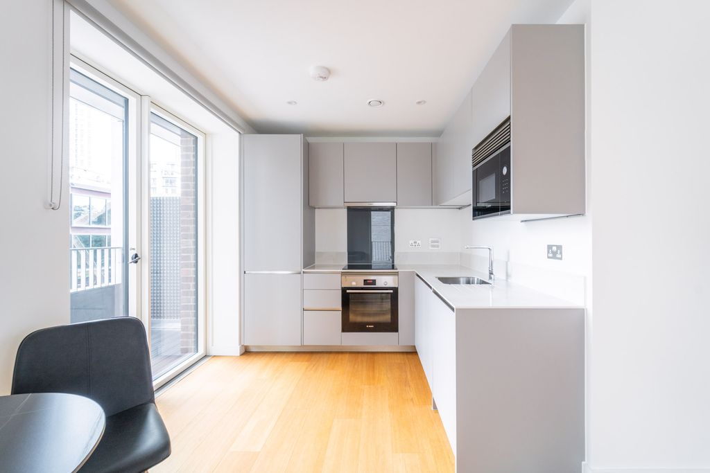 Property photo 3 of 8 Mba07842-Edit