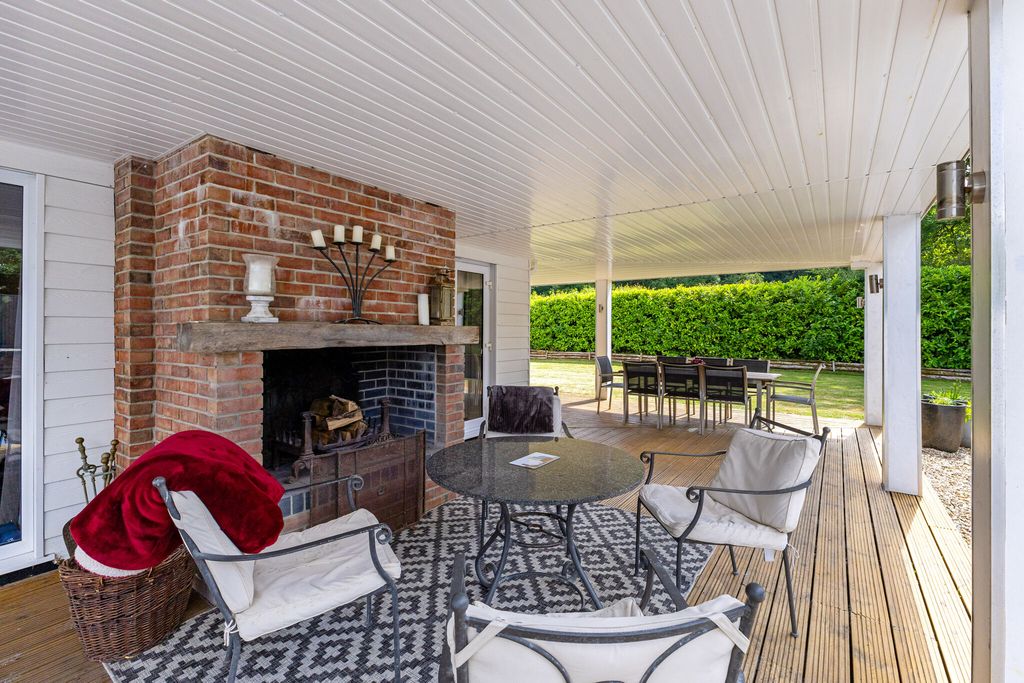 Property photo 3 of 15 Terrace