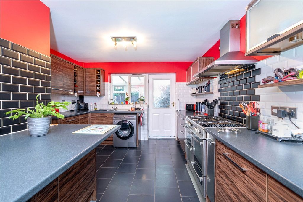 Property photo 2 of 16 Picture No. 21