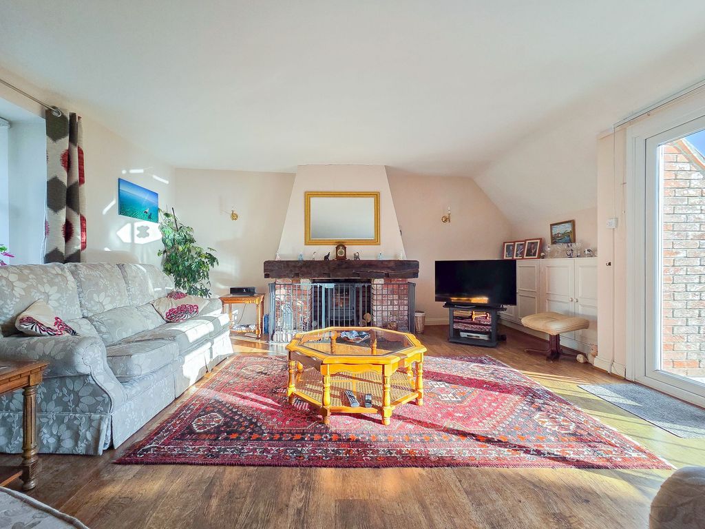 Property photo 2 of 40