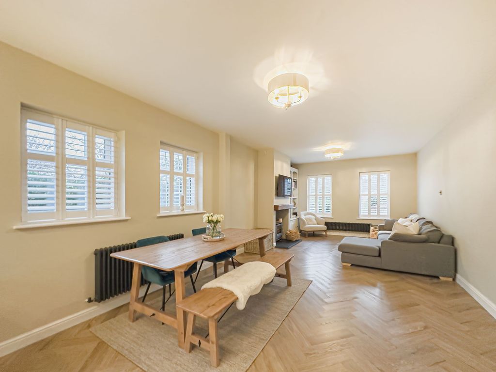 Property photo 3 of 32