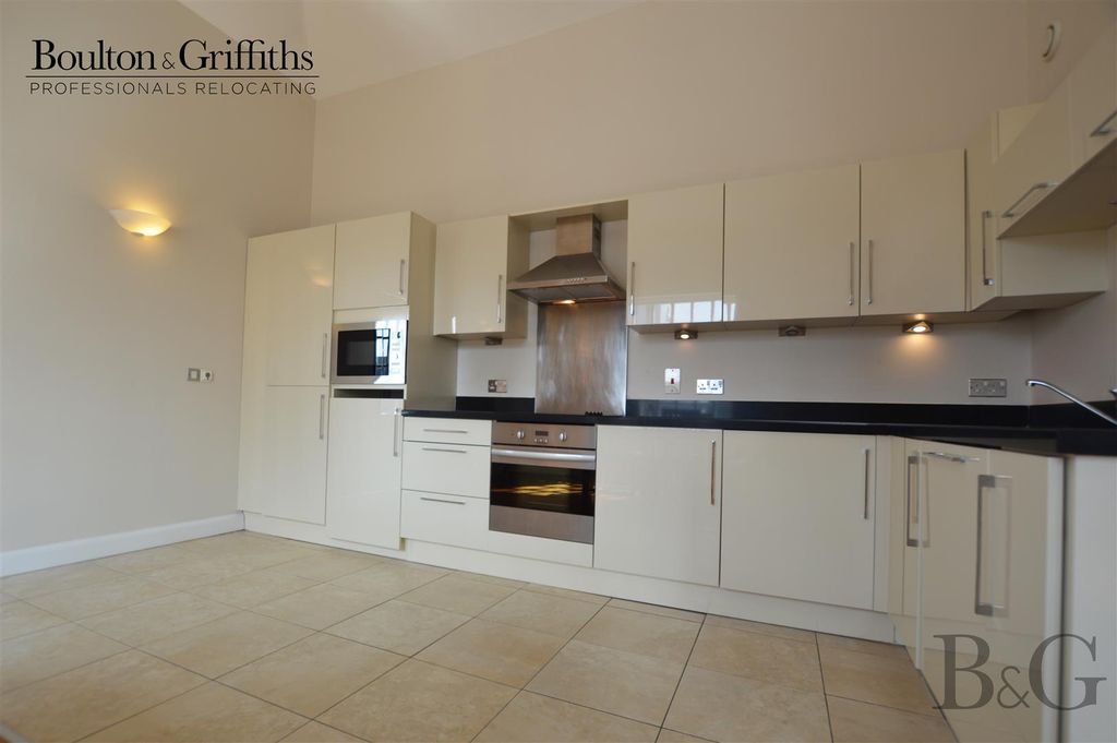 Property photo 2 of 21 Kitchen