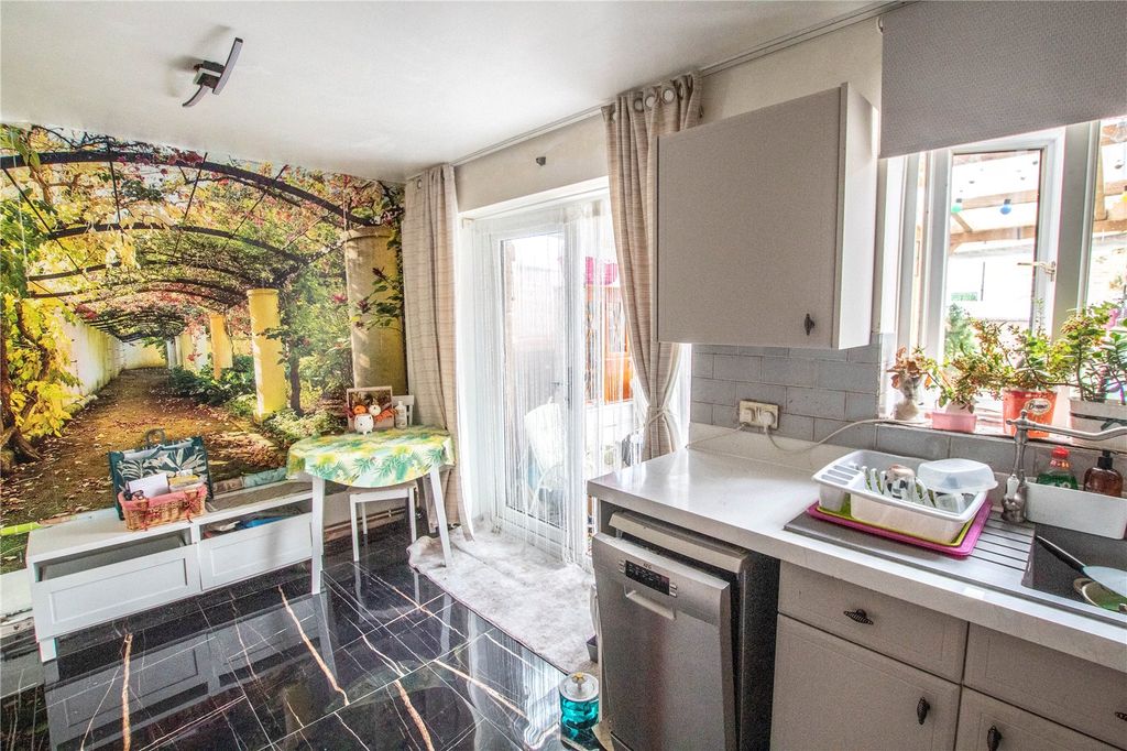 Property photo 2 of 11 Kitchen/Diner