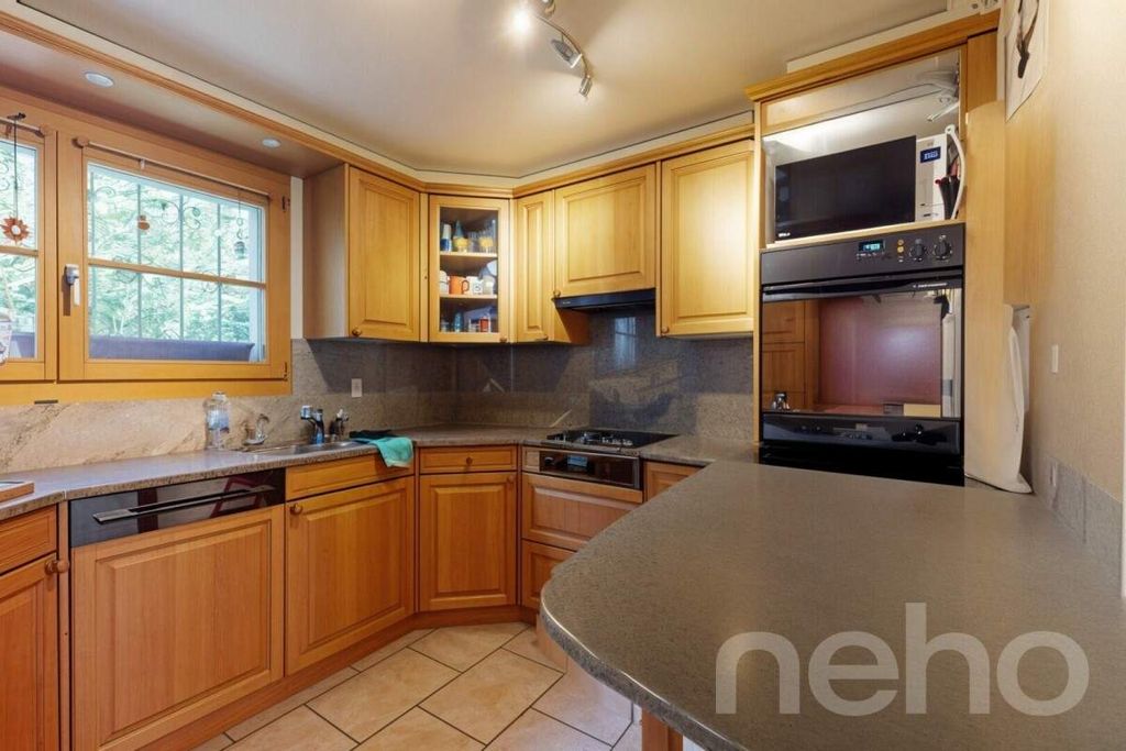 Property photo 3 of 13