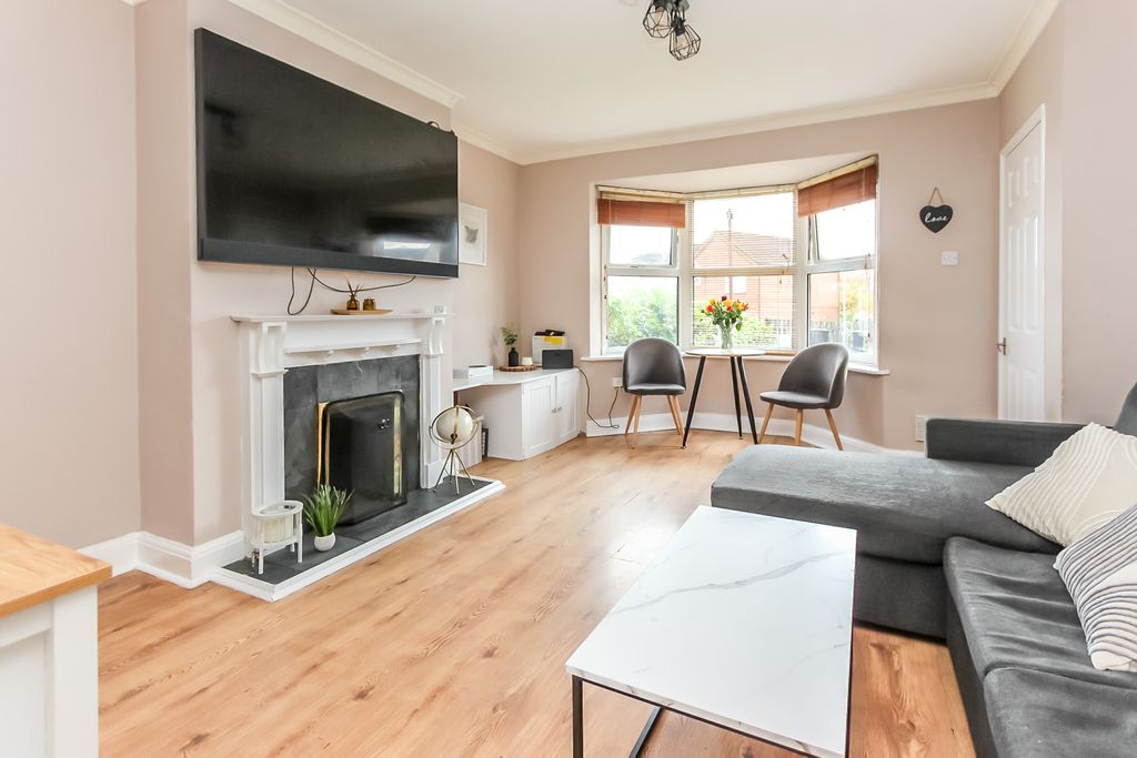 Property photo 2 of 8 Lounge