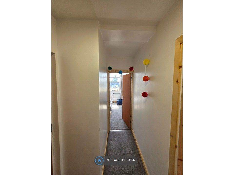 Property photo 3 of 6 Corridor