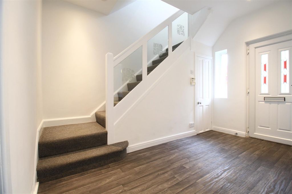 Property photo 2 of 21 Hall.Jpg
