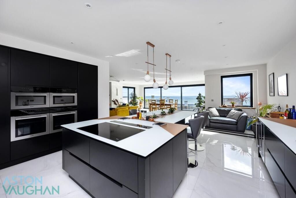 Property photo 2 of 49 4521451