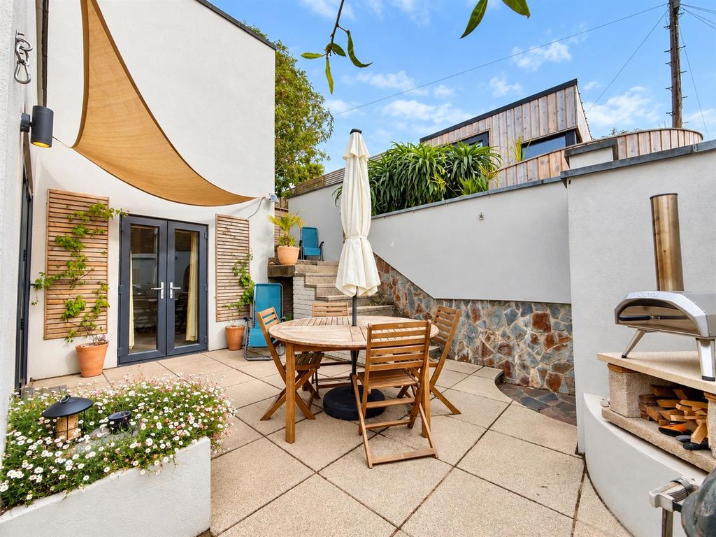 Property photo 3 of 22 Rearcourtyard.Png