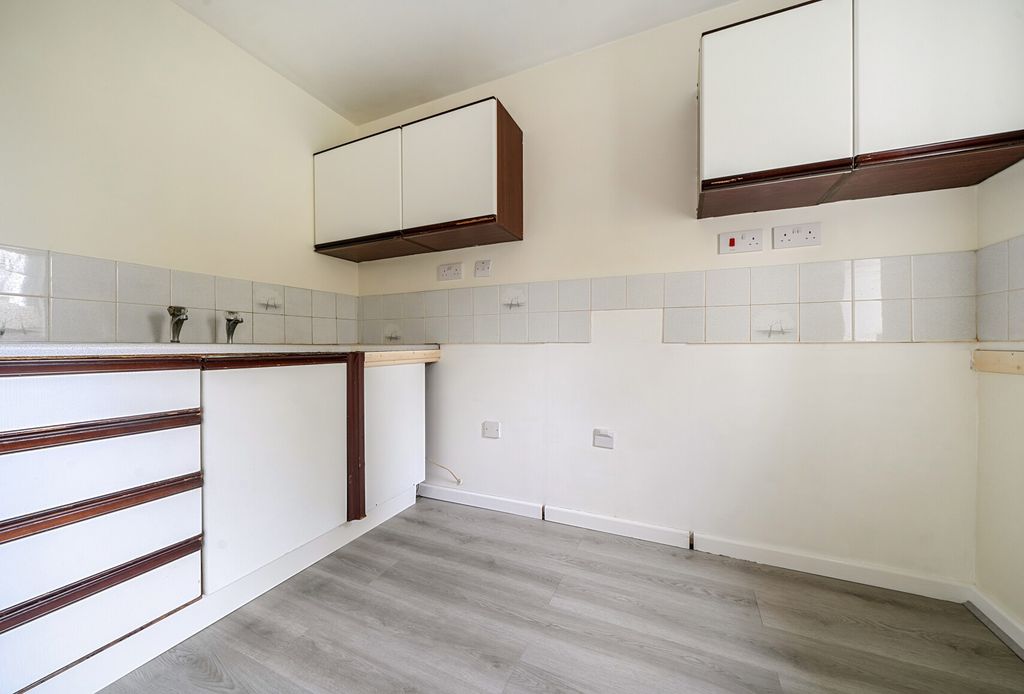 Property photo 3 of 9 1415997-5-698F052...