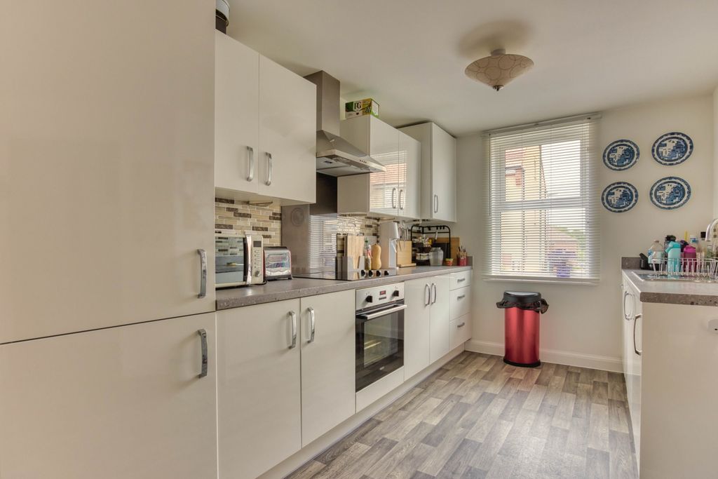 Property photo 2 of 15 Taunton Ewemove Boles Road (2)
